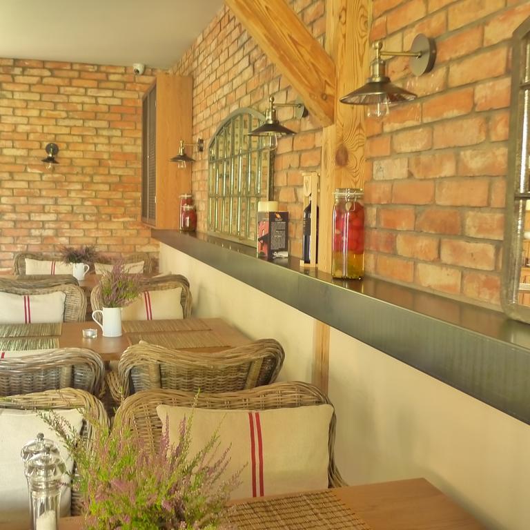 Dom Mlynarza Hotel Zukczyn Buitenkant foto