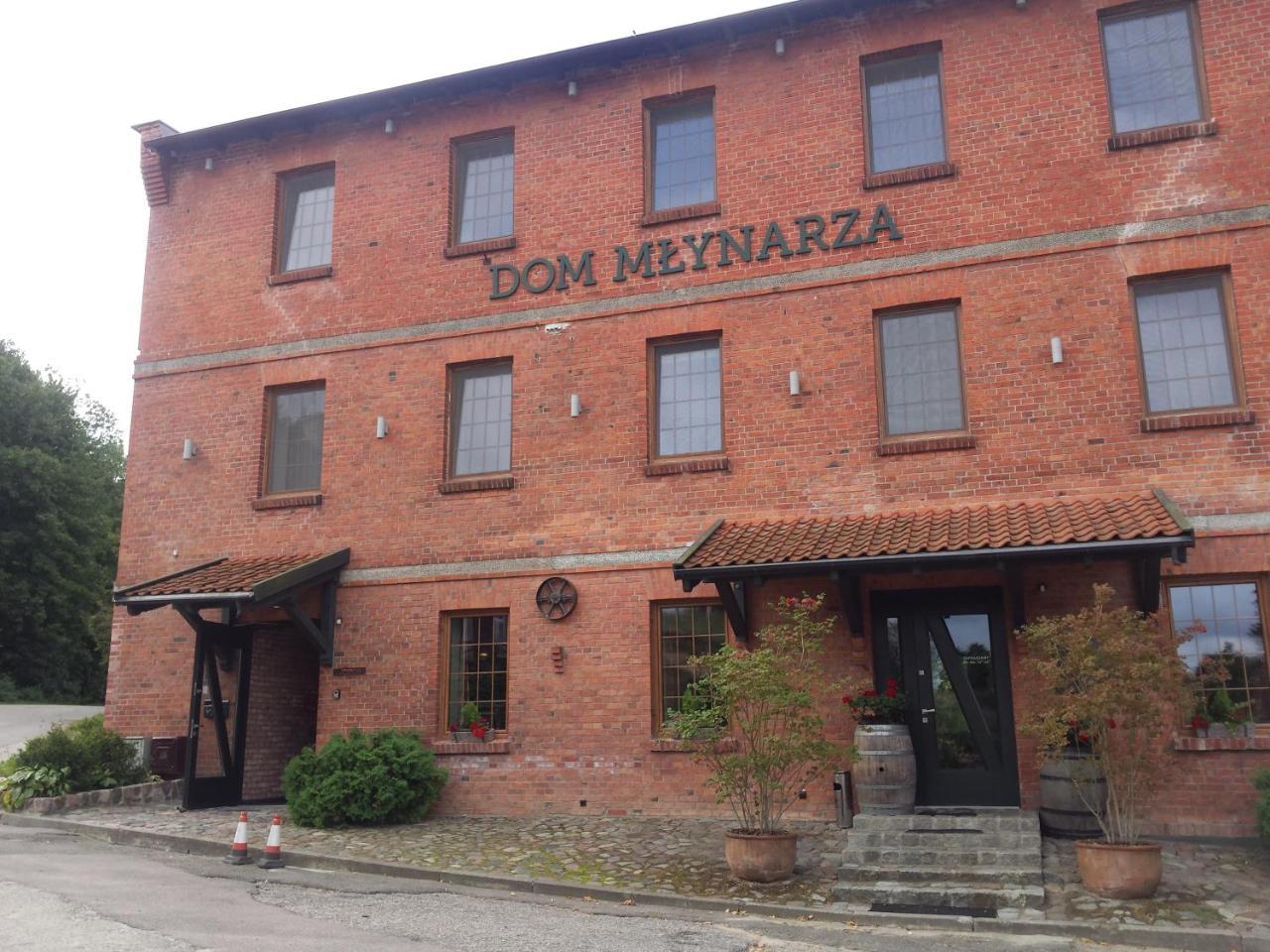 Dom Mlynarza Hotel Zukczyn Buitenkant foto