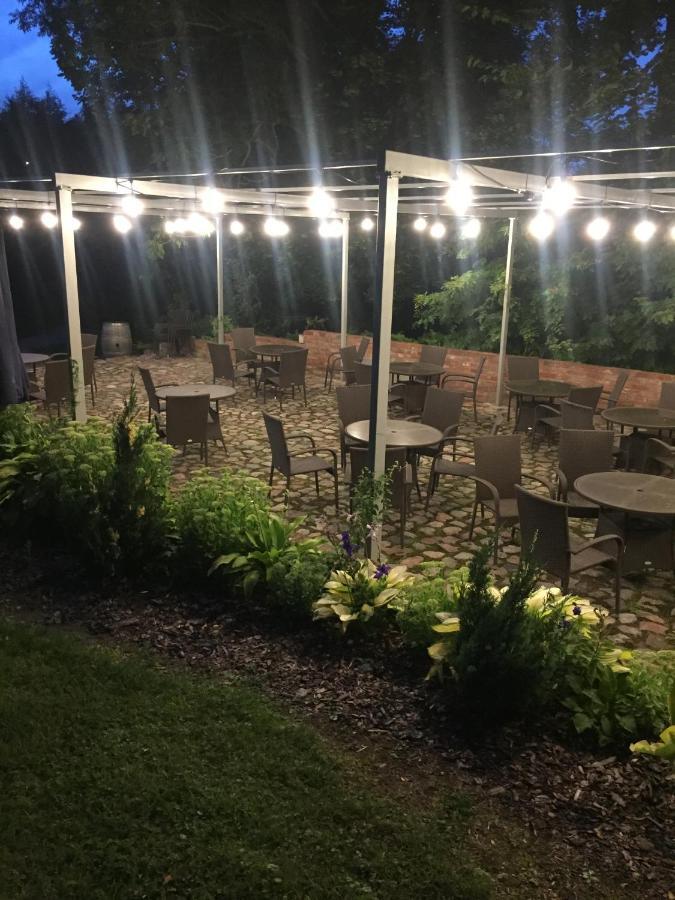 Dom Mlynarza Hotel Zukczyn Buitenkant foto
